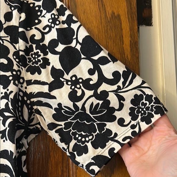 Ann Taylor Black and White Fitted Short Sleeve Blouse - Picture 4 of 7